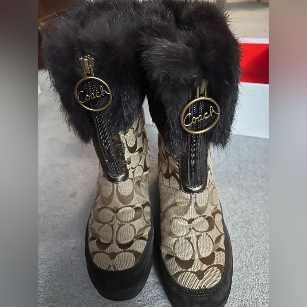 Coach for snow boots signature design 6.5